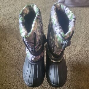 EUC , Feels Like New, Camo Snow Boots